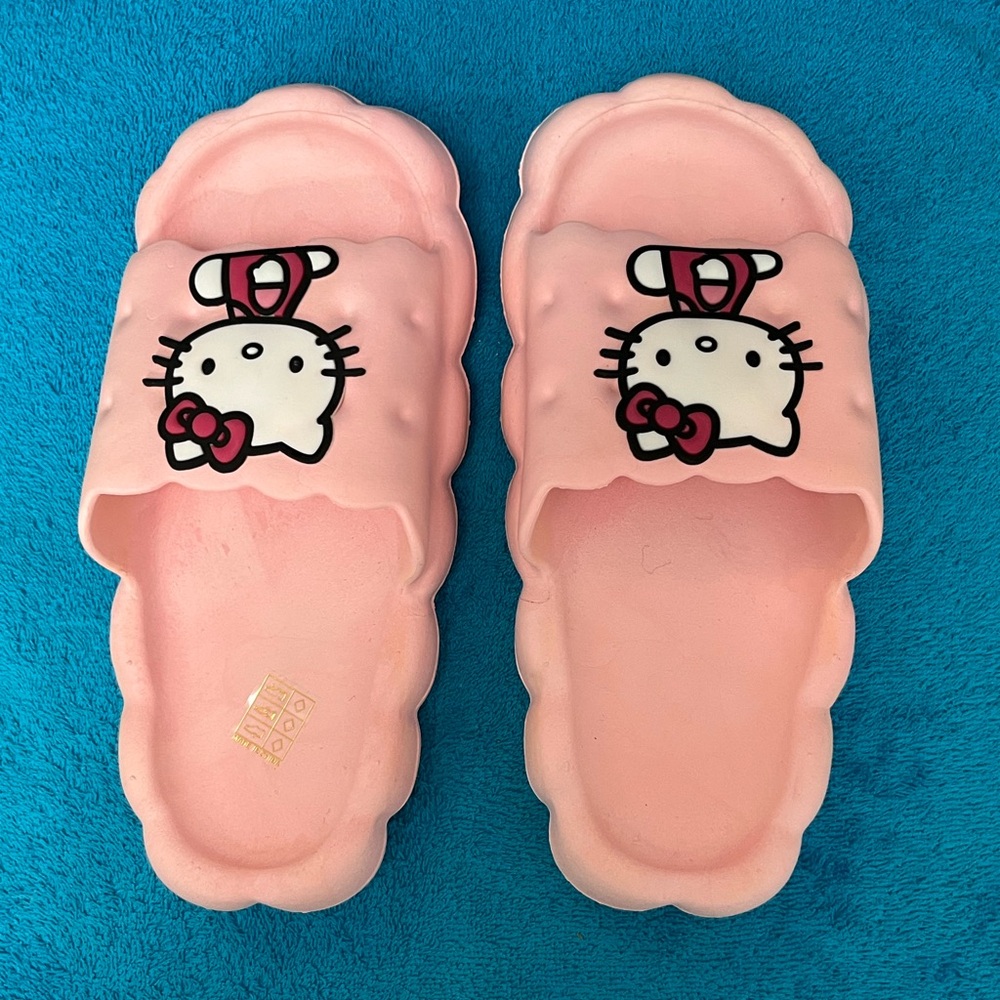Hello Kitty Light Pink Women’s Slides 
Size 8-8.5.  UK 38/39 NWT